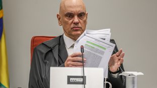 O ministro do Supremo Tribunal Federal (STF) Alexandre de Moraes começa a ouvir os réus do núcleo 1 na ação da trama golpista, os interrogatórios ocorrerão presencialmente na sala de julgamentos da primeira turma da corte