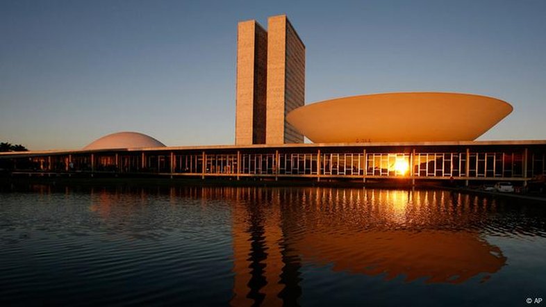 O Brasil precisa de mais deputados?