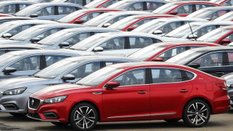 Carros para a exportação no porto de Lianyungang, na província de Jiangsu, China