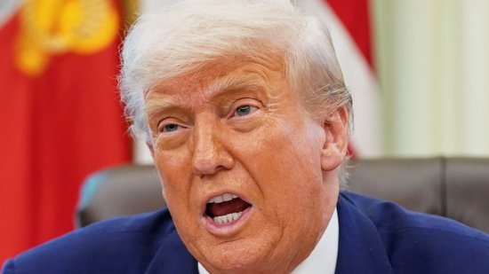 Trump assina decreto que eleva tarifas sobre aço e alumínio para 50%