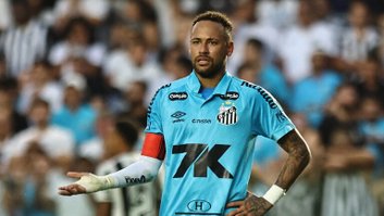 Neymar durante a partida Santos x Botafogo da 11ª rodada do Campeonato Brasileiro