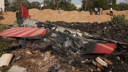 Queda de avião na Índia matou mais de 200 e foi registrada em vídeo; veja