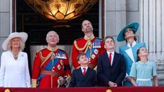 O rei Charles da Grã-Bretanha, a rainha Camilla, o príncipe William (Príncipe de Gales), Catherine (Princesa de Gales), o príncipe George, a princesa Charlotte e o príncipe Louis apareceram na sacada do Palácio de Buckingham como parte do desfile Trooping the Colour, em homenagem ao aniversário oficial do rei Charles, em Londres, Grã-Bretanha.