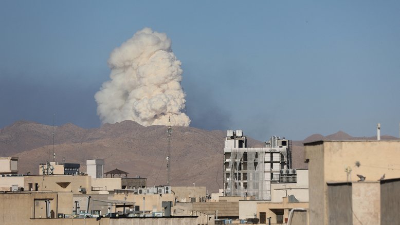 Fumaça após um ataque israelense em Teerã, Irã, em 18 de junho de 2025