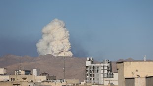 Fumaça após um ataque israelense em Teerã, Irã, em 18 de junho de 2025