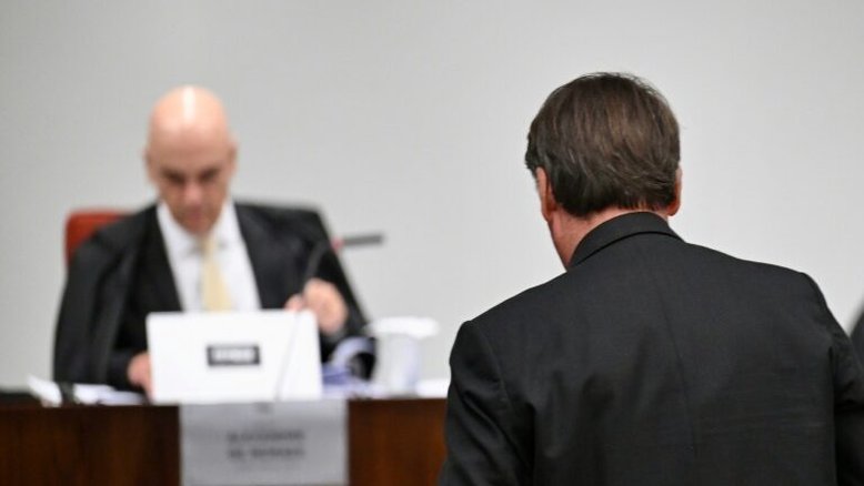 Moraes quer evitar 'cortes' de Bolsonaro, mas decisão é impraticável, diz advogado