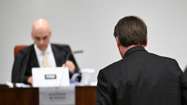 Moraes proíbe transmissão e divulgação de entrevistas de Bolsonaro