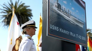 Chefe do Pentágono ordena troca de nome de navio que homenageia ícone gay