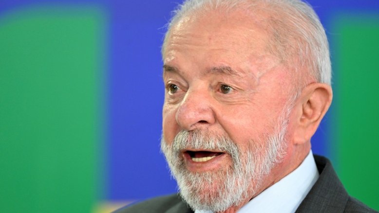 Lula chega à França para primeira visita de Estado de um presidente brasileiro em 13 anos