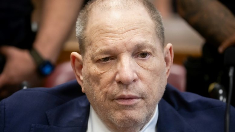 Harvey Weinstein considerado culpado por uma acusação de agressão sexual