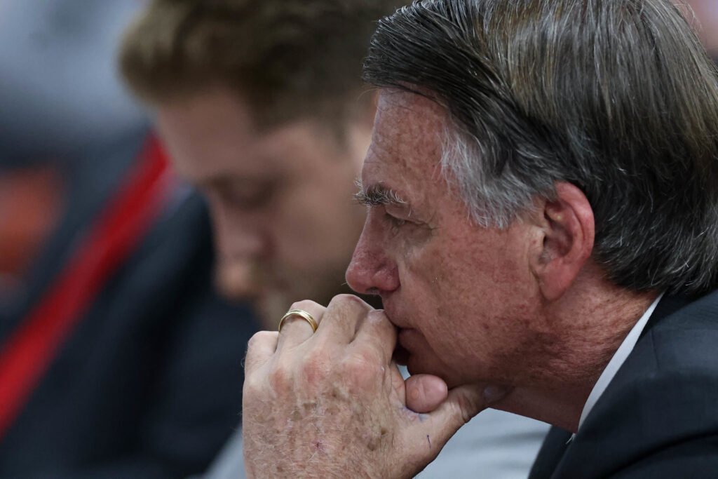 Antes de depoimento, Bolsonaro cumprimenta Cid no STF 9 Antes de depoimento, Bolsonaro cumprimenta Cid no STF