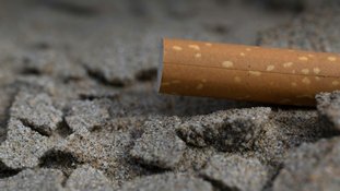 Fumantes manifestam incômodo com proibição do cigarro nas praias da França