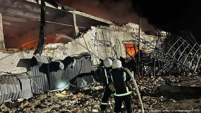 Rússia e Ucrânia intensificam ataques na véspera de negociações de paz