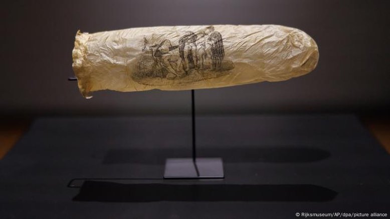 Museu em Amsterdã exibe camisinha de quase 200 anos
