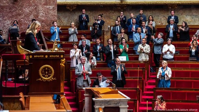 França encara passado e abre caminho para reparações
