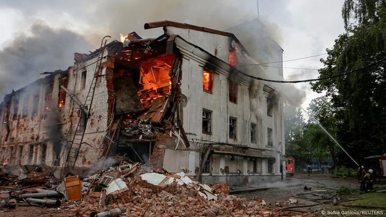 Rússia amplia ataques a Kharkiv em meio a disputa por troca de corpos