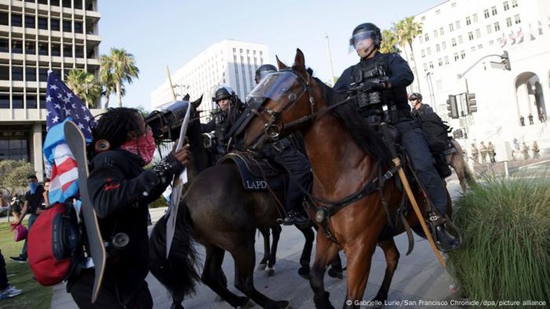 Reação de Trump a protestos acirra clima de guerra institucional