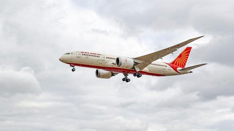 Avião com mais de 200 passageiros cai na Índia