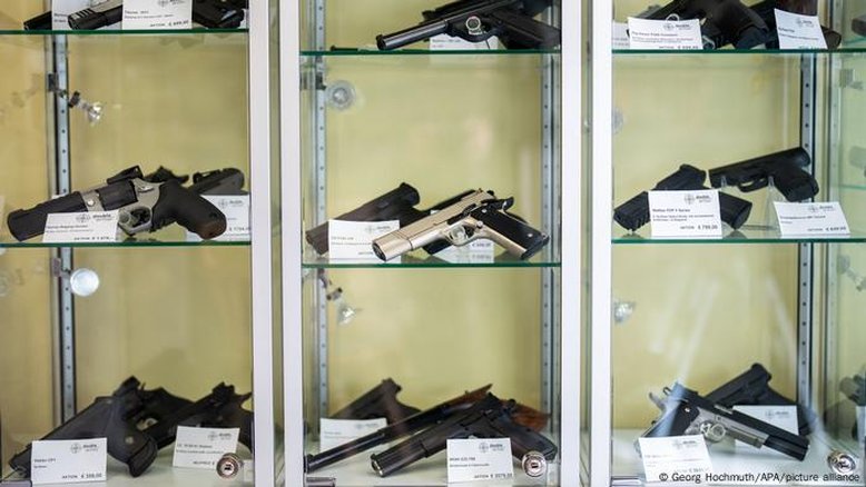 Áustria endurece controle de armas após tiroteio em escola