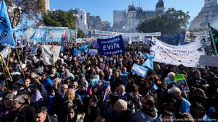 Milhares protestam na Argentina contra prisão de Cristina Kirchner