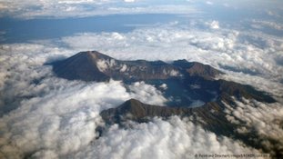 3,7 mil metros de altura e difícil de escalar: como é a trilha do Monte Rinjani