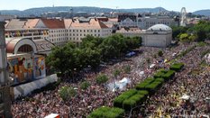 Milhares vão à parada LGBTQ+ de Budapeste em desafio a Orbán