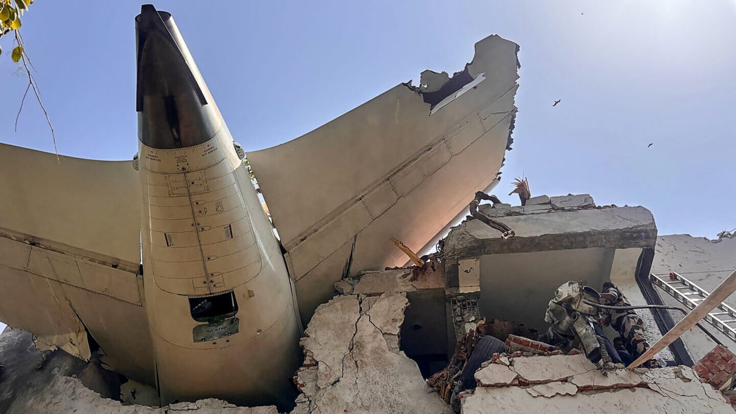 Passageiro relatou más condições de avião que caiu na Índia horas antes do acidente 2 Passageiro relatou más condições de avião que caiu na Índia horas antes do acidente