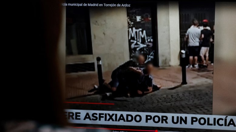 Policial está sendo investigado na Espanha após supostamente estrangular um suspeito de roubo até a morte