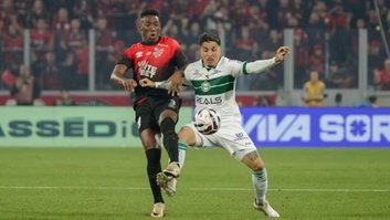 Coritiba vence o Athletico no clássico paranaense e dorme na liderança da Série B
