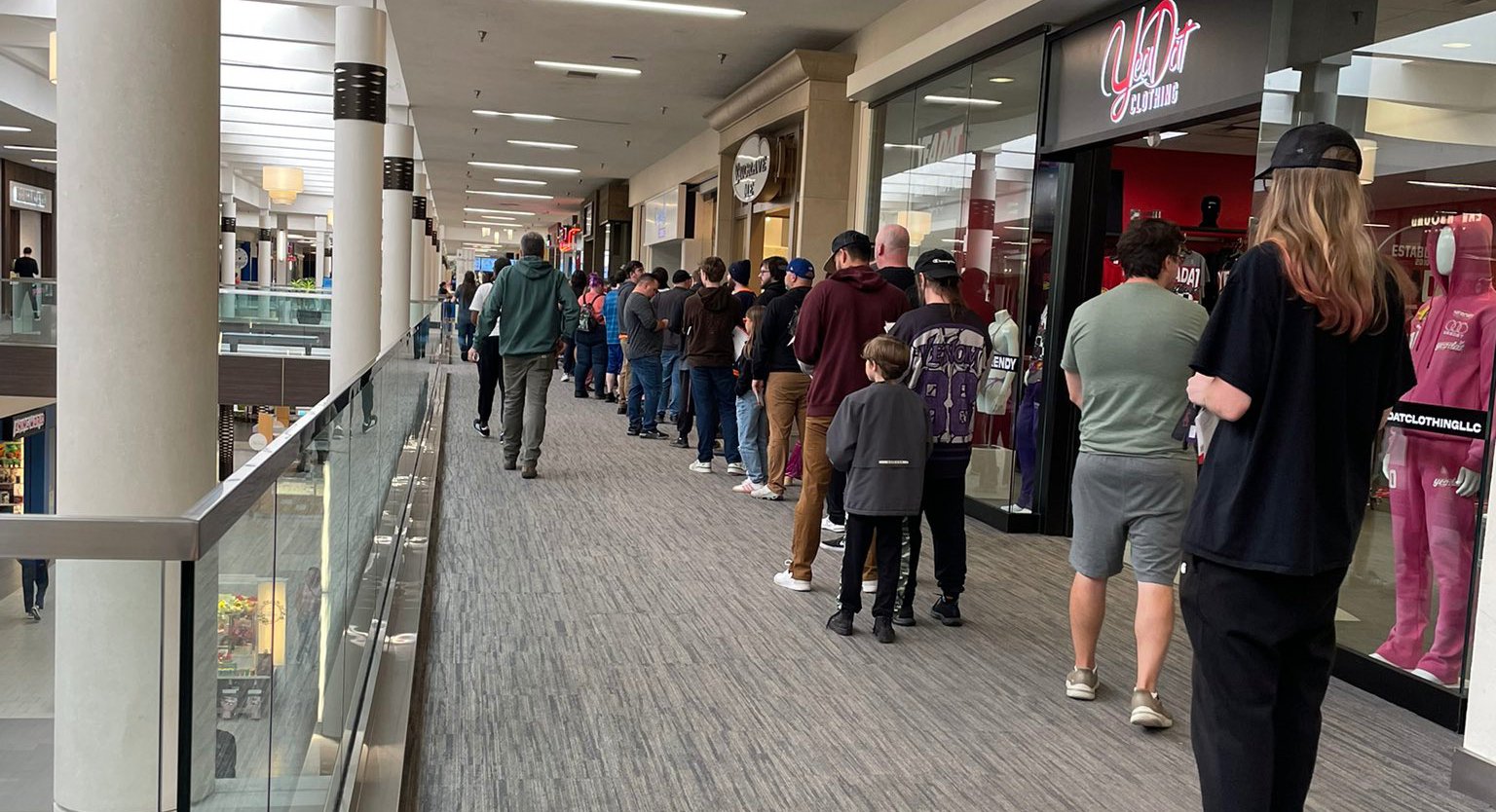 Gamers fazem fila para comprar Switch 2, novo console da Nintendo; veja fotos 4 Gamers fazem fila para comprar Switch 2, novo console da Nintendo; veja fotos