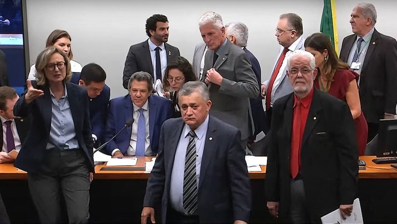 Audiência na Câmara dos Deputados termina em confusão