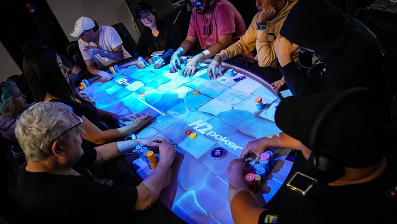 H2 inova e apresenta, pela primeira vez, mesa de poker com projeção mapeada 3D