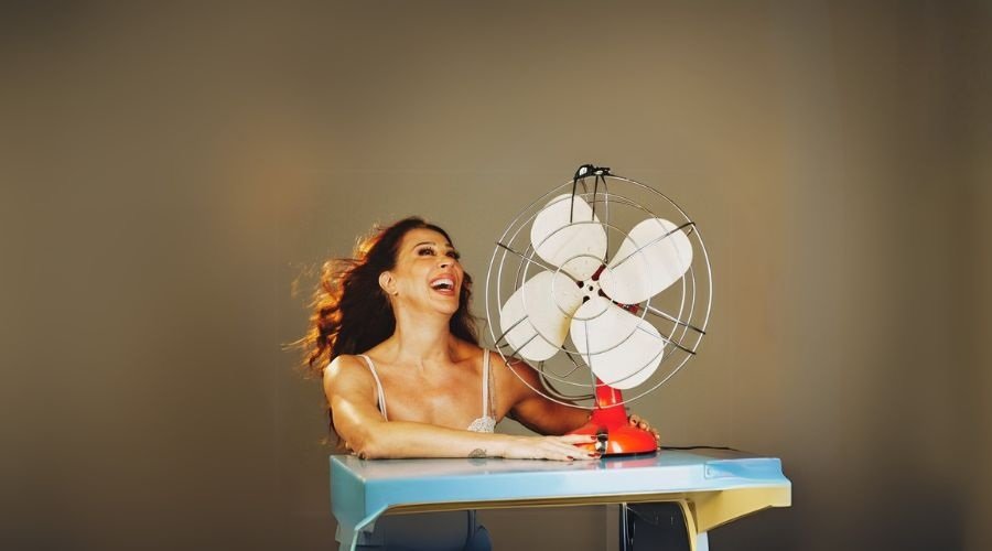 Claudia Raia diz que humor de antes 'humilhava pessoas para fazer graça' 6 Cenas da Menopausa