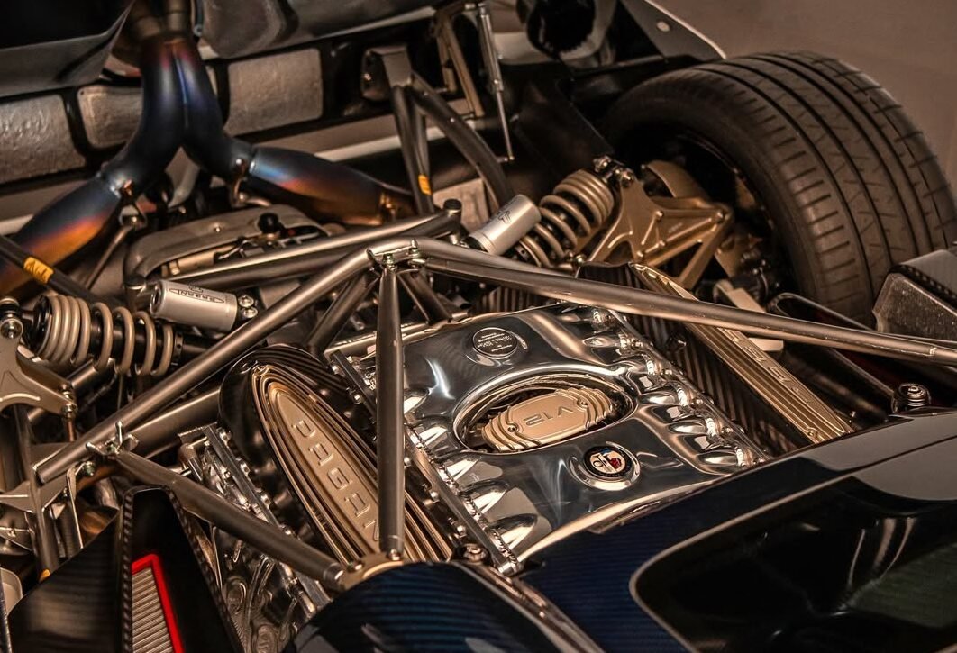 Conheça raro hipercarro Pagani Utopia que tem unidade 'brasileira' e acelera com V12 12 Pagani Utopia