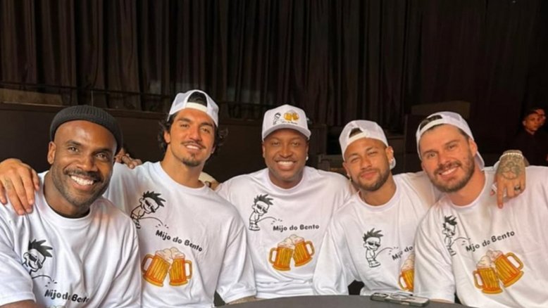 Thiaguinho reúne Neymar e amigos antes da chegada do filho: 'Dia mais que especial'