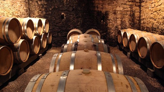 barris-vinho-unsplash-foto (1)
