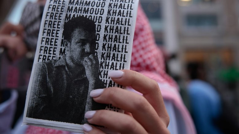 Manifestante símbolo de protestos pró-palestinos em Columbia é libertado nos EUA