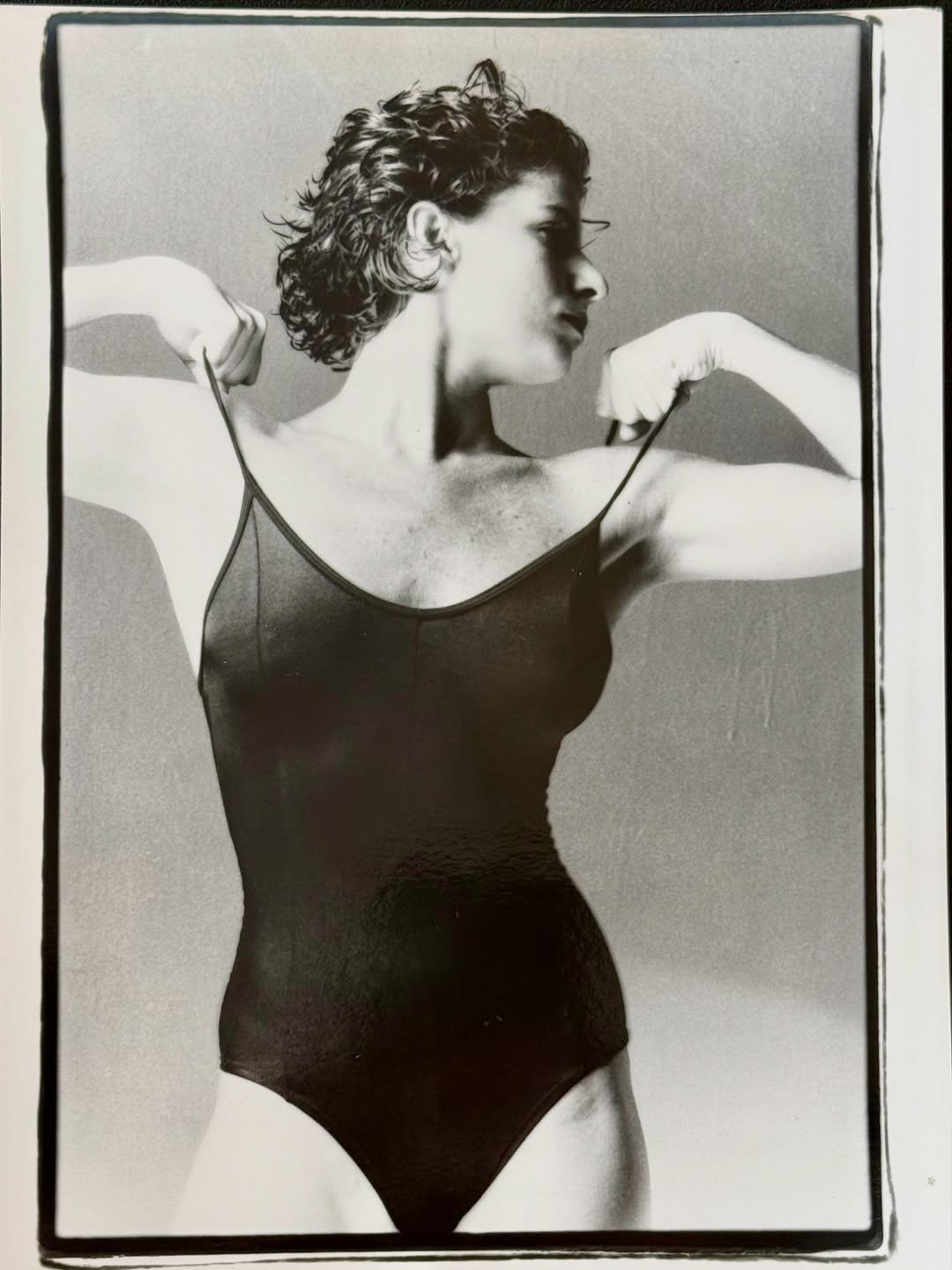 Debora Bloch posta fotos antigas de maiô e web brinca: 'Odete era bailarina?' 2 Debora Bloch posta fotos antigas de maiô e web brinca: 'Odete era bailarina?'