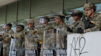 Polícia de Los Angeles anuncia detenções sob toque de recolher