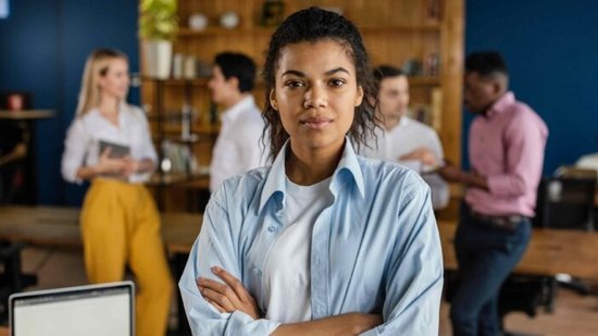 front-view-woman-posing-her-office-laptop-1-770x433