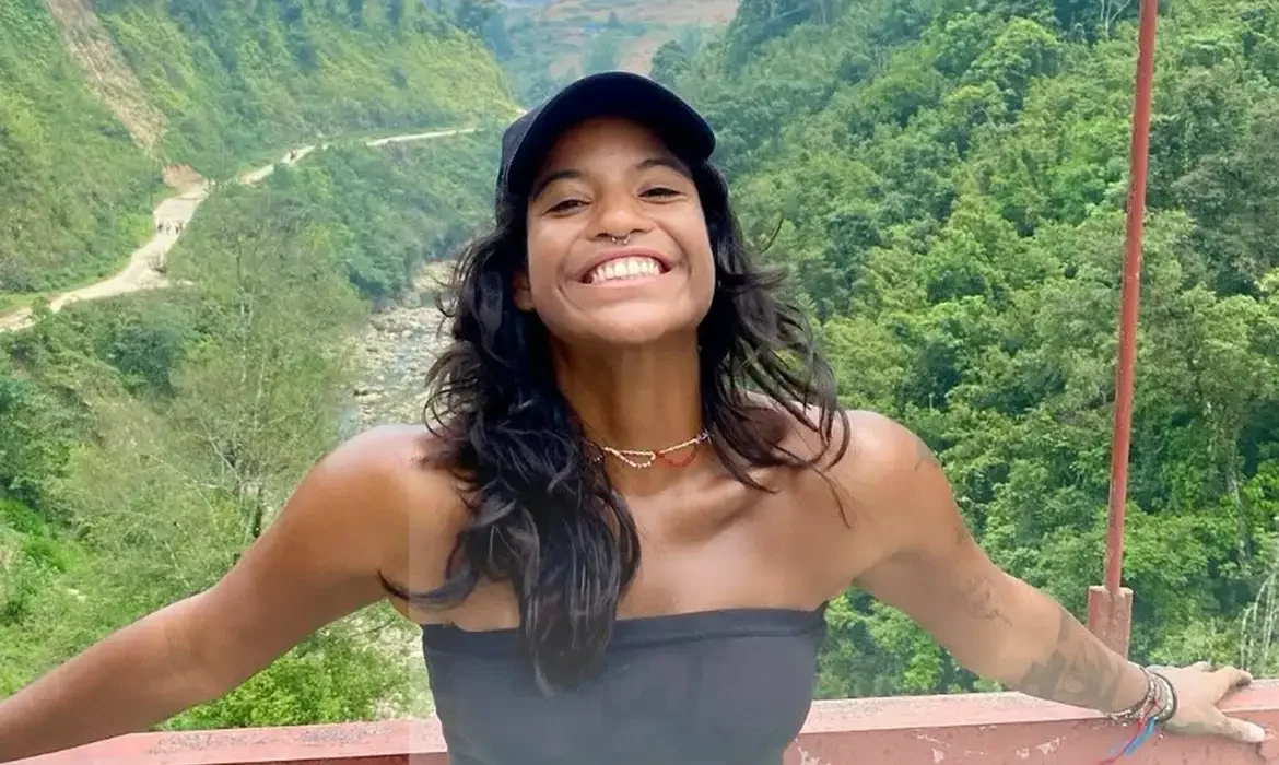 Família alega 'resgate falso' e diz que brasileira segue presa em vulcão na Indonésia