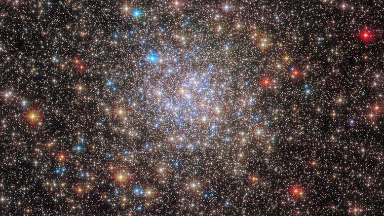 ESA/Hubble & NASA, E. Noyola, R. Cohen