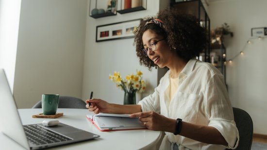 side-view-smile-black-woman-look-notebook-1-770x433 (1)