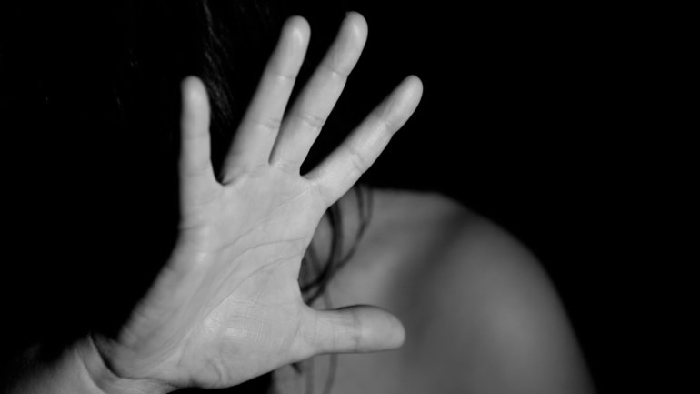 Plano de saúde terá que custear tratamento de mulher atacada
