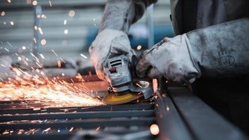 worker-5736096-1280-1-e1660051604407