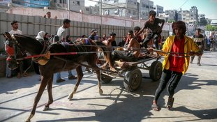 Defesa Civil de Gaza reporta 93 mortes por disparos israelenses contra palestinos que esperavam ajuda