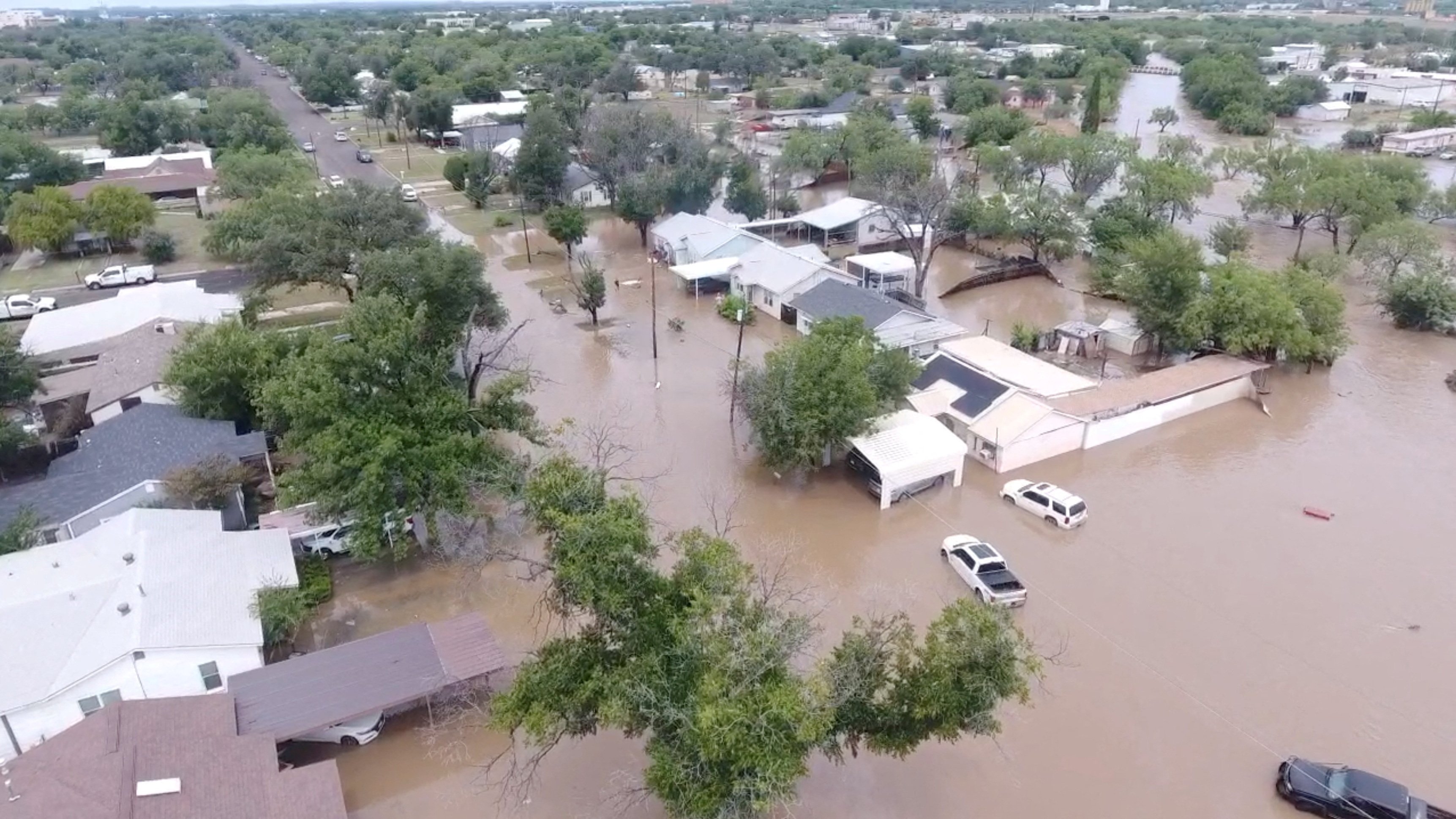 Inundações no Texas deixam 43 mortos e dezenas de crianças desaparecidas 2 Inundações no Texas deixam 43 mortos e dezenas de crianças desaparecidas