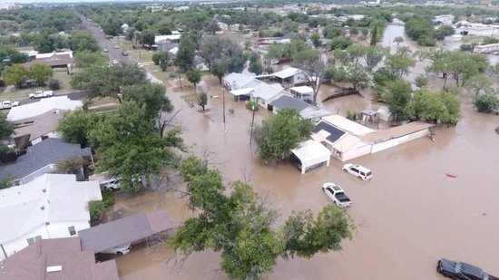 Número de mortos em inundações no Texas sobe para 27, incluindo 9 crianças