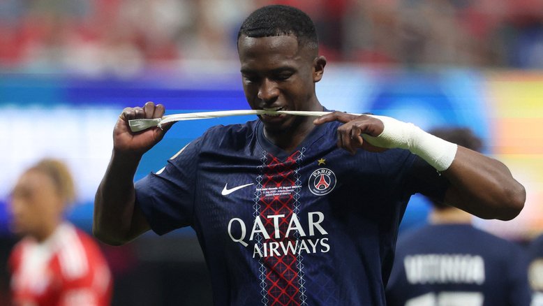 Zagueiro Willian Pacho foi expulso contra o Bayern; fifa