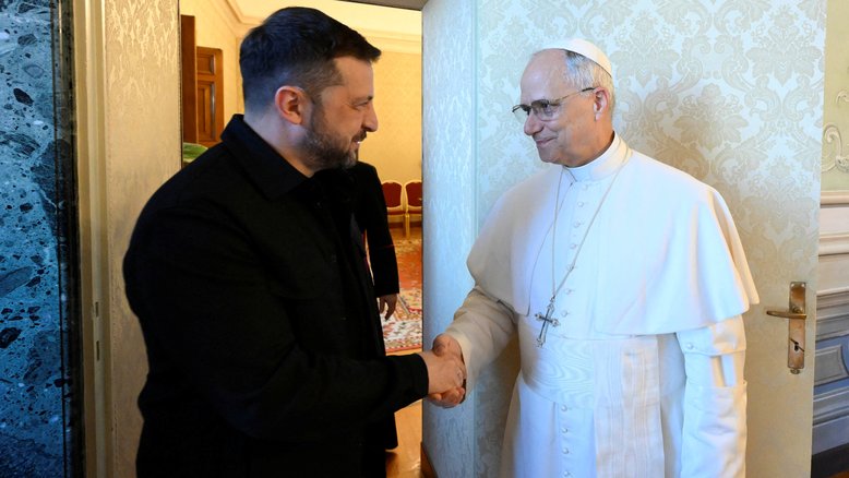 Papa Leão e Volodymyr Zelenskiy em Castel Gandolfo 9/7/2025 Divulgação via REUTERS